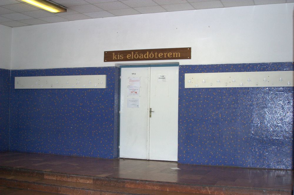 A kis előadóterem bejárata
